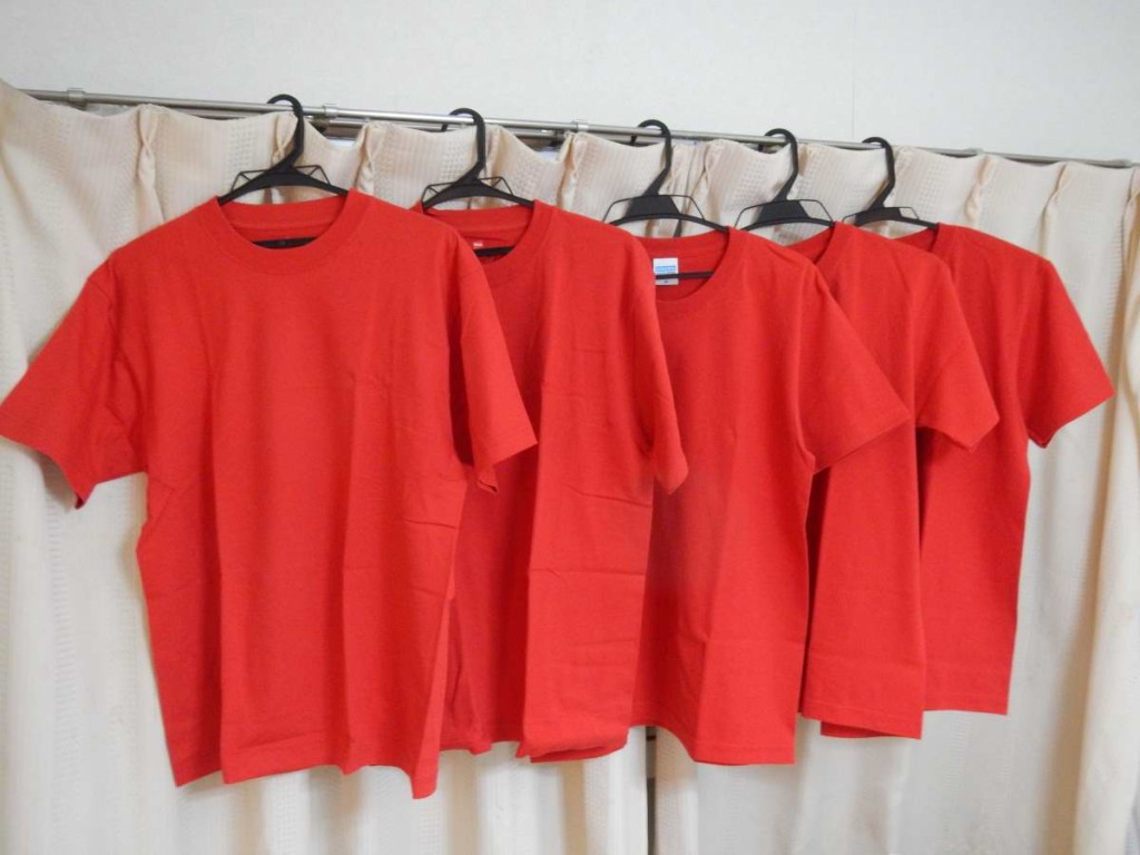 赤いTシャツ
