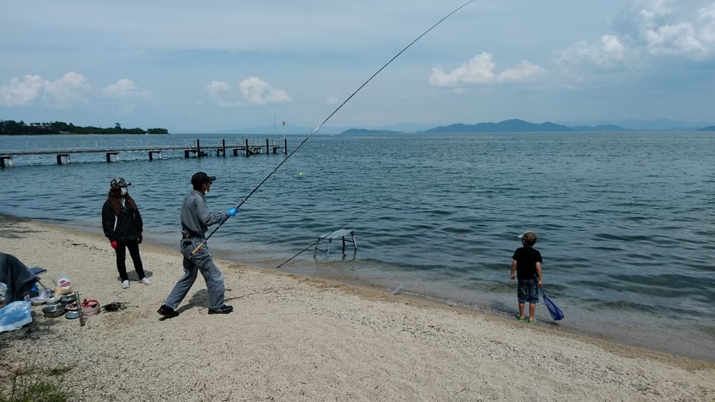 琵琶湖と釣り人